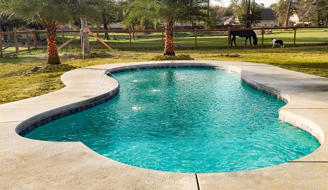 Leisure Pools Eclipse swimming pool in Aquamarine Leisure Pools Eclipse composite fiberglass swimming pool with built-in splash deck