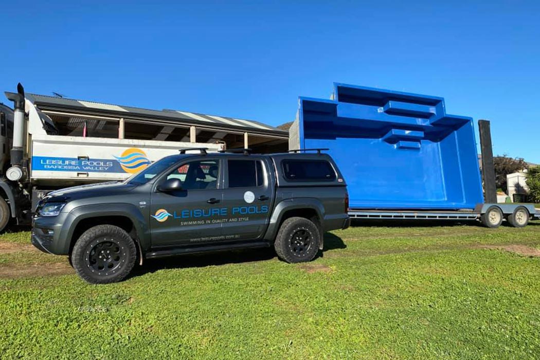 fibreglass pool builder near Adelaide transporting a Leisure Pools composite pool