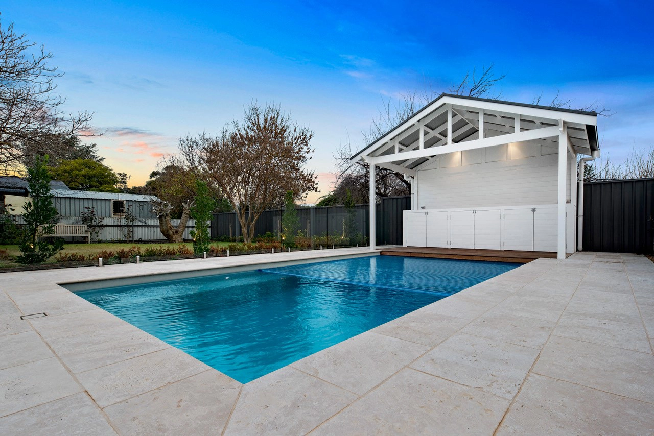 The Reflection with Auto Cover 8.90m in Silver Grey installed in Barossa Valley, SA