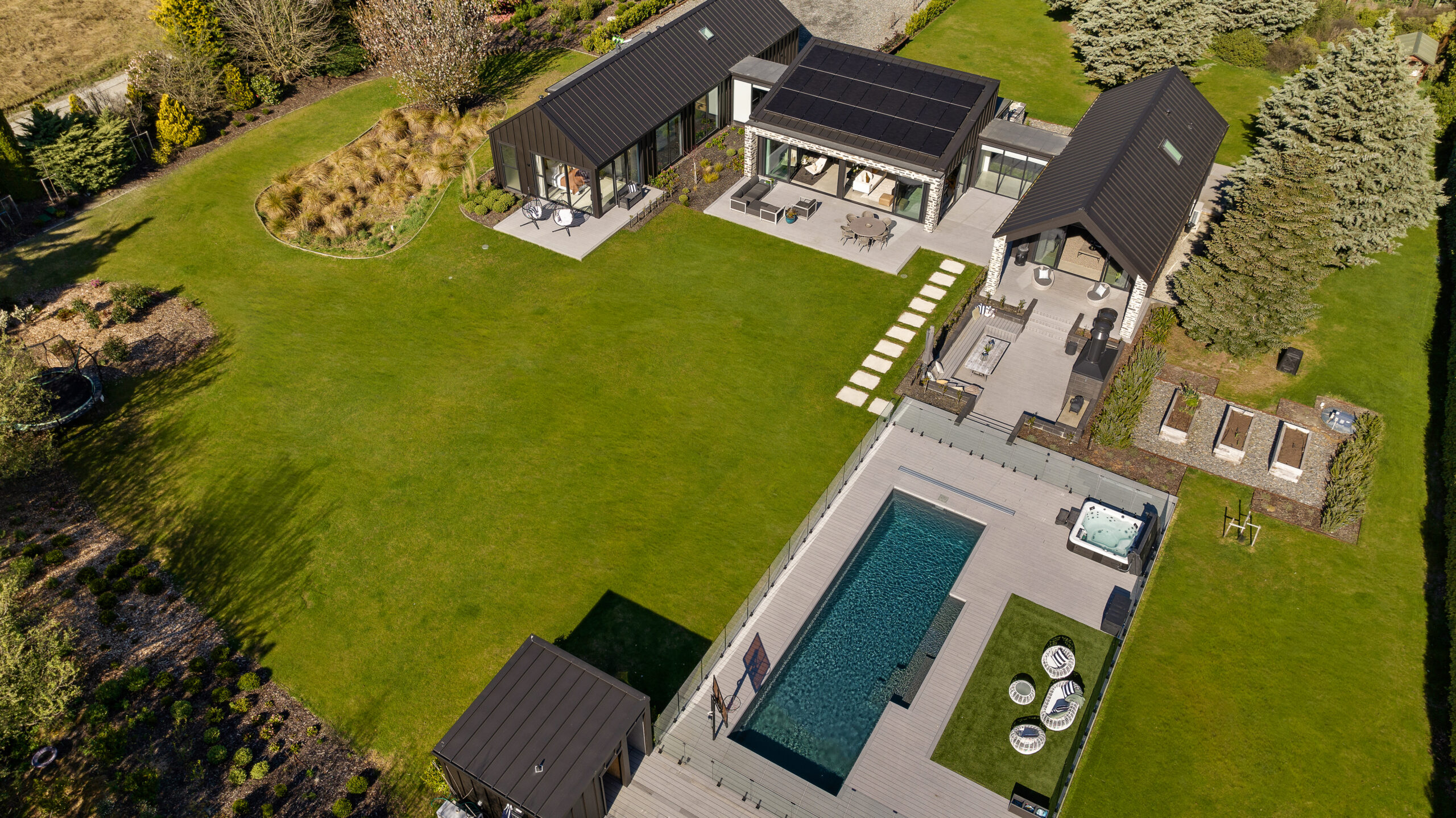 Dupont Pools Wanaka NZ, Leisure Pools The Elegance 12m Graphite Grey