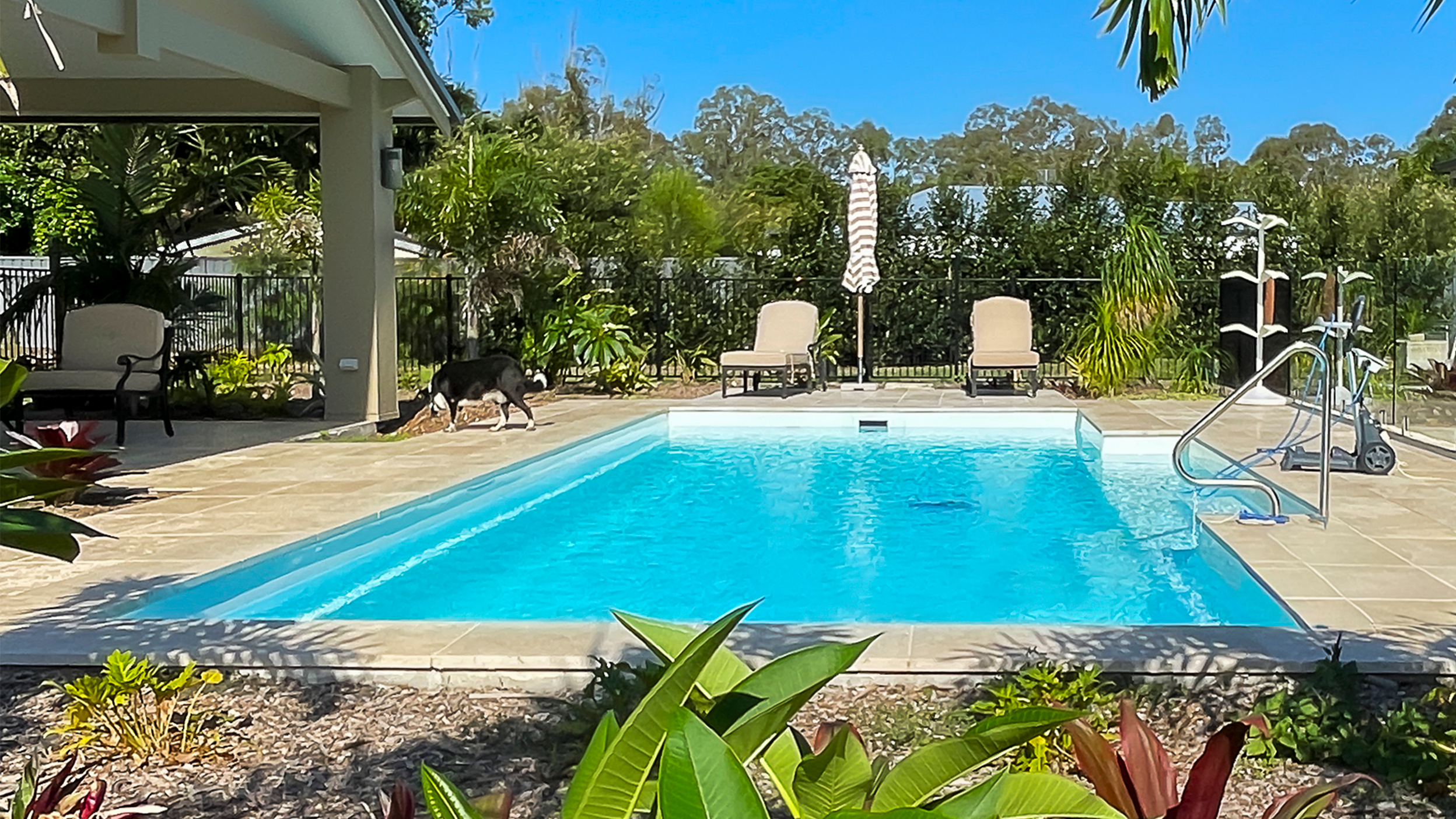 Leisure Pools Wide Bay. The Elegance 9.00m Shimmer White