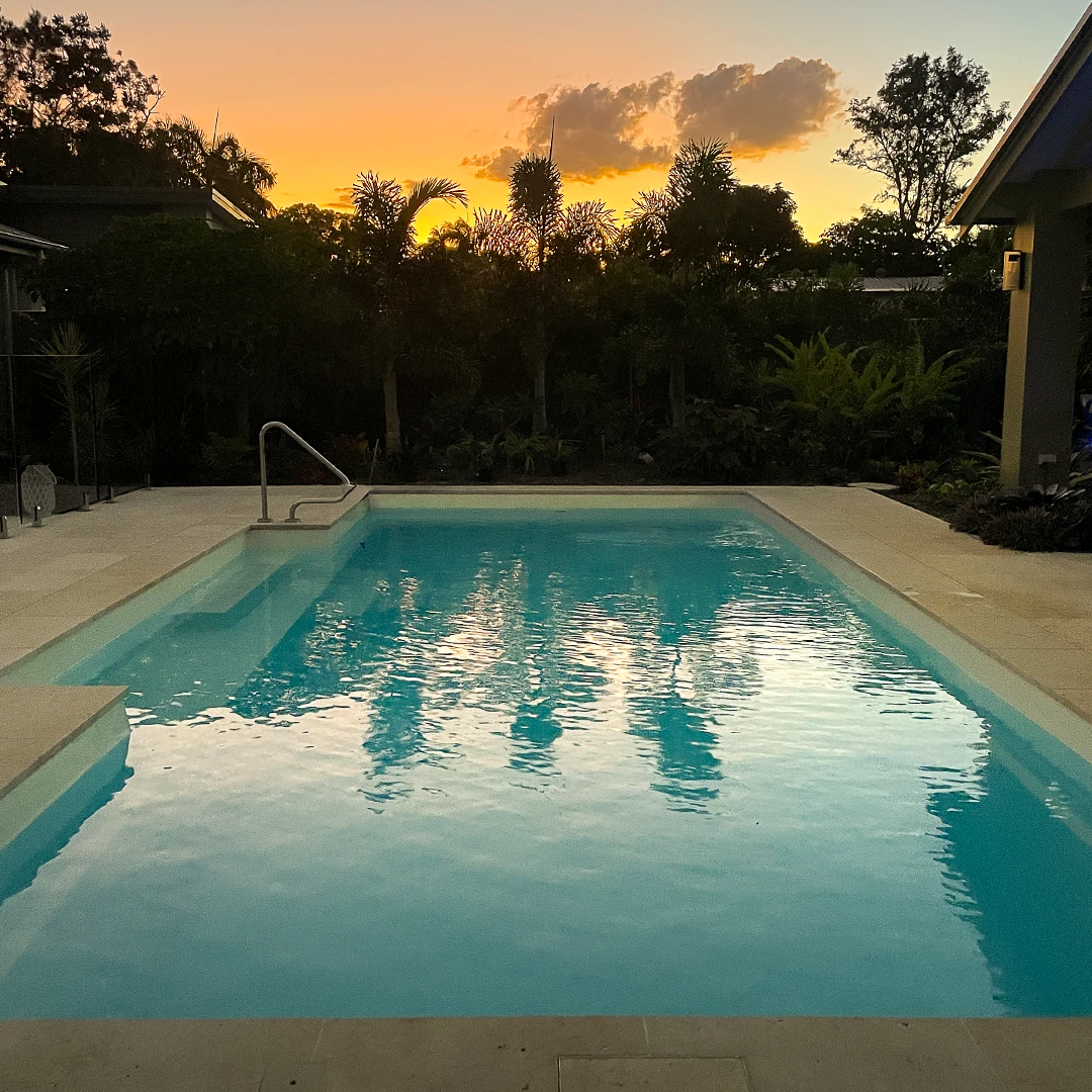 Leisure Pools Wide Bay. The Elegance 9.00m Shimmer White