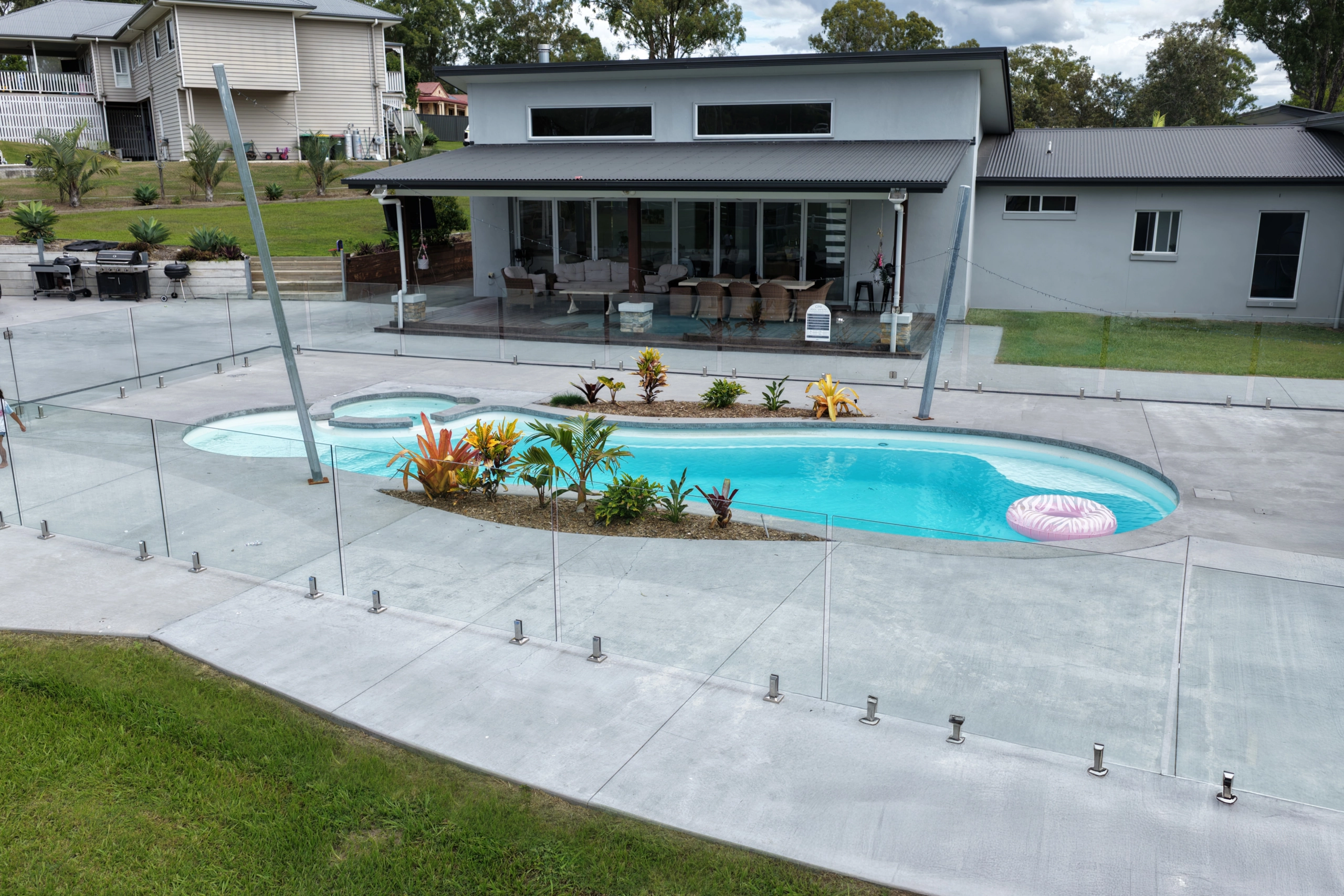 Leisure Pools The Allure 12.00m Shimmer White LP Gold Coast