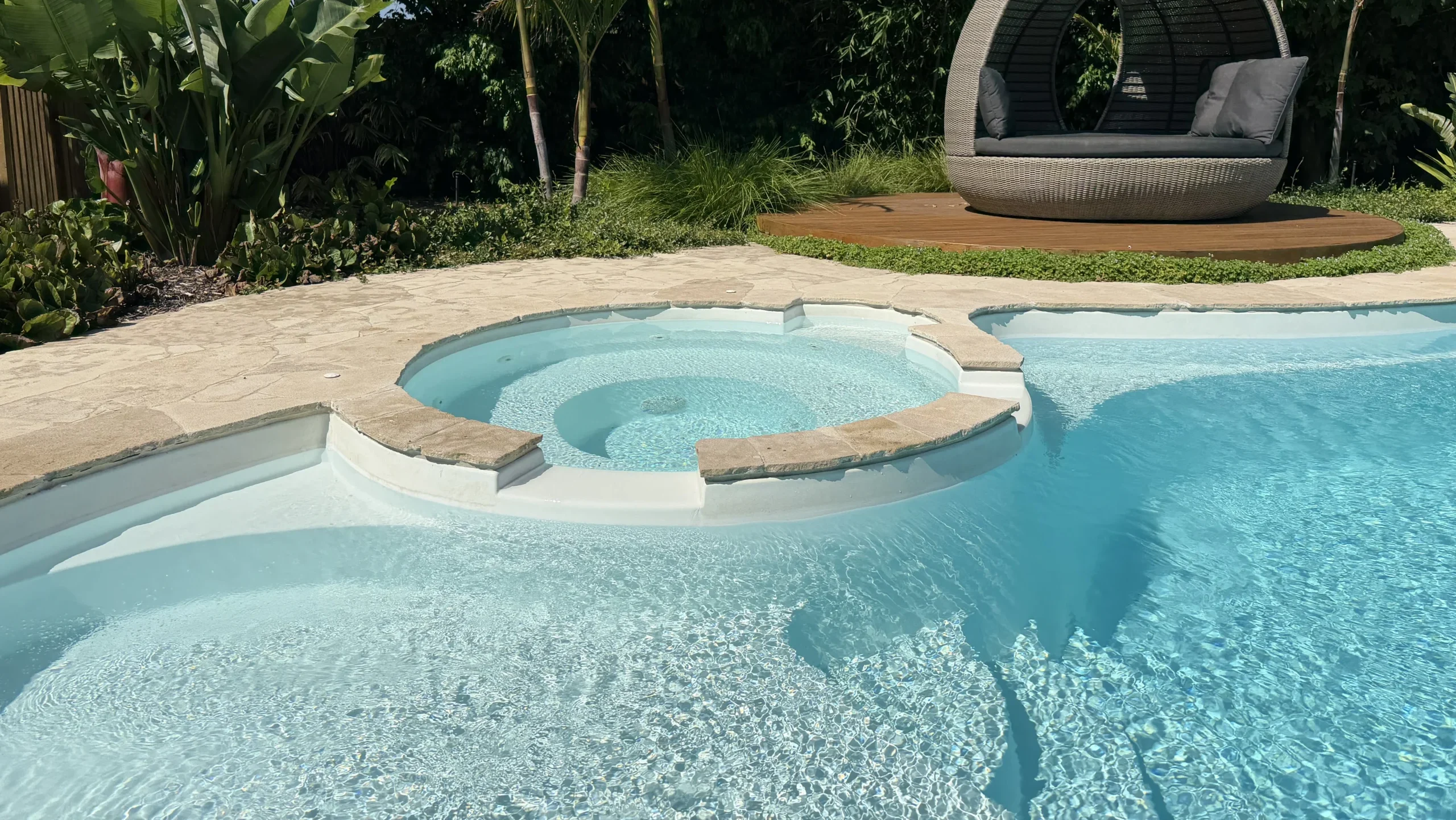 Leisure Pools Melbourne South East & Mornington Peninsula. The Allure 12.15m in Shimmer White