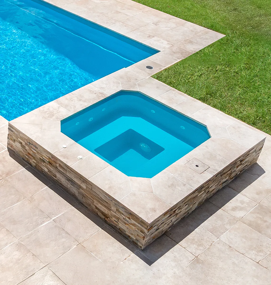 Capri Spa 1.80 Crystal Blue LP Toowoomba – 1140×1200 The Capri Spa