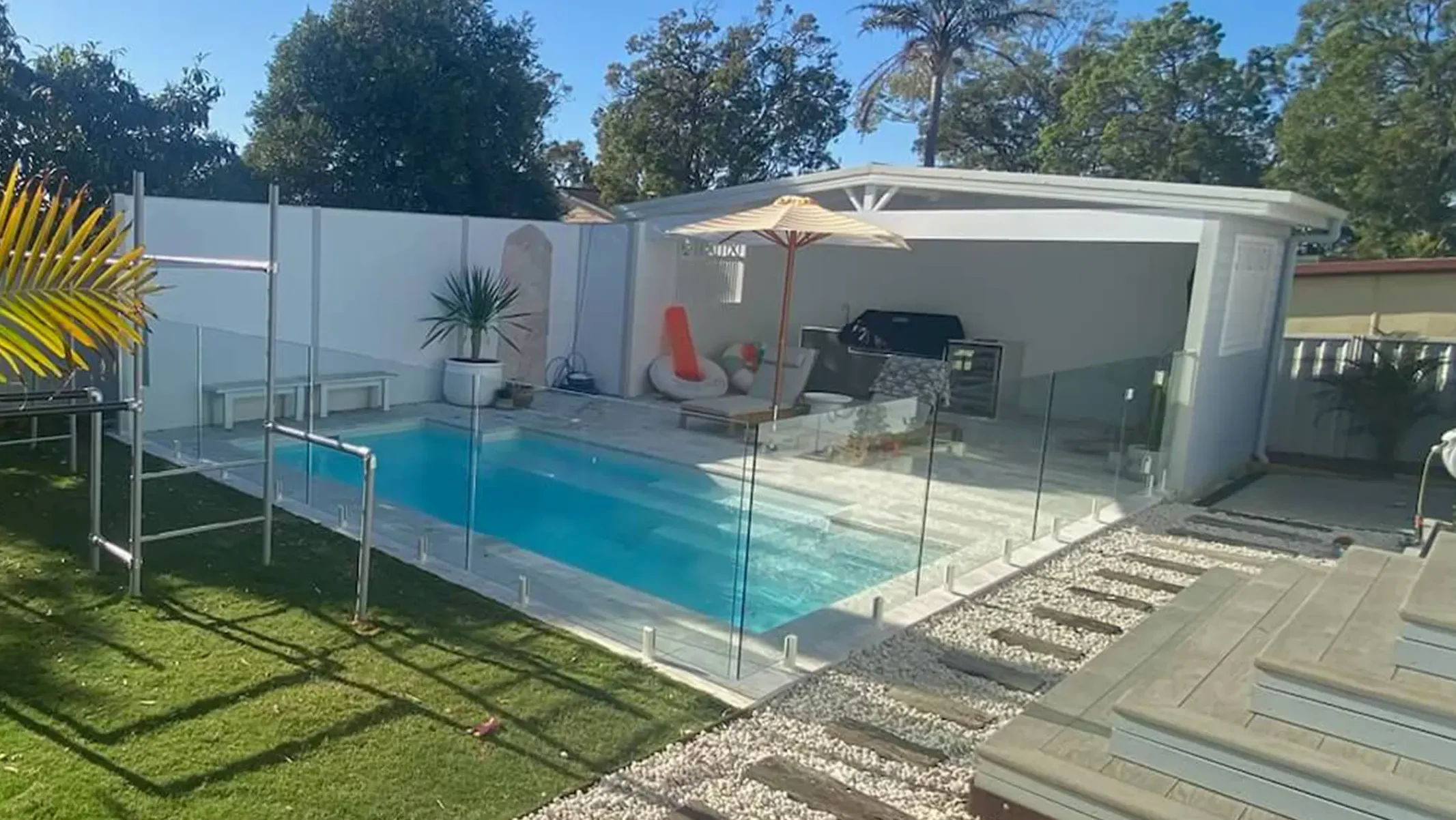 IMG LP AU Elegance 6 Shimmer White Vogue Pools 006 - Lake Munmorah