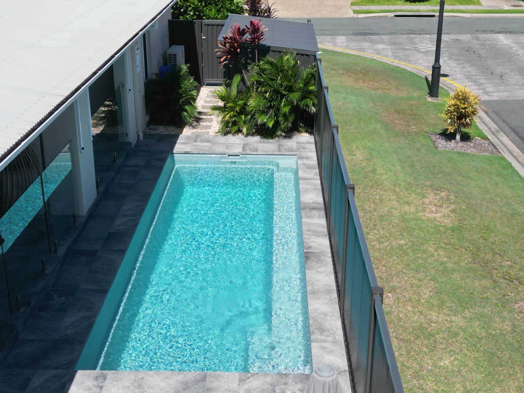 IMG LP AU Harmony 8 Silver Grey LP Sunshine Coast 002 - Mountain Creek