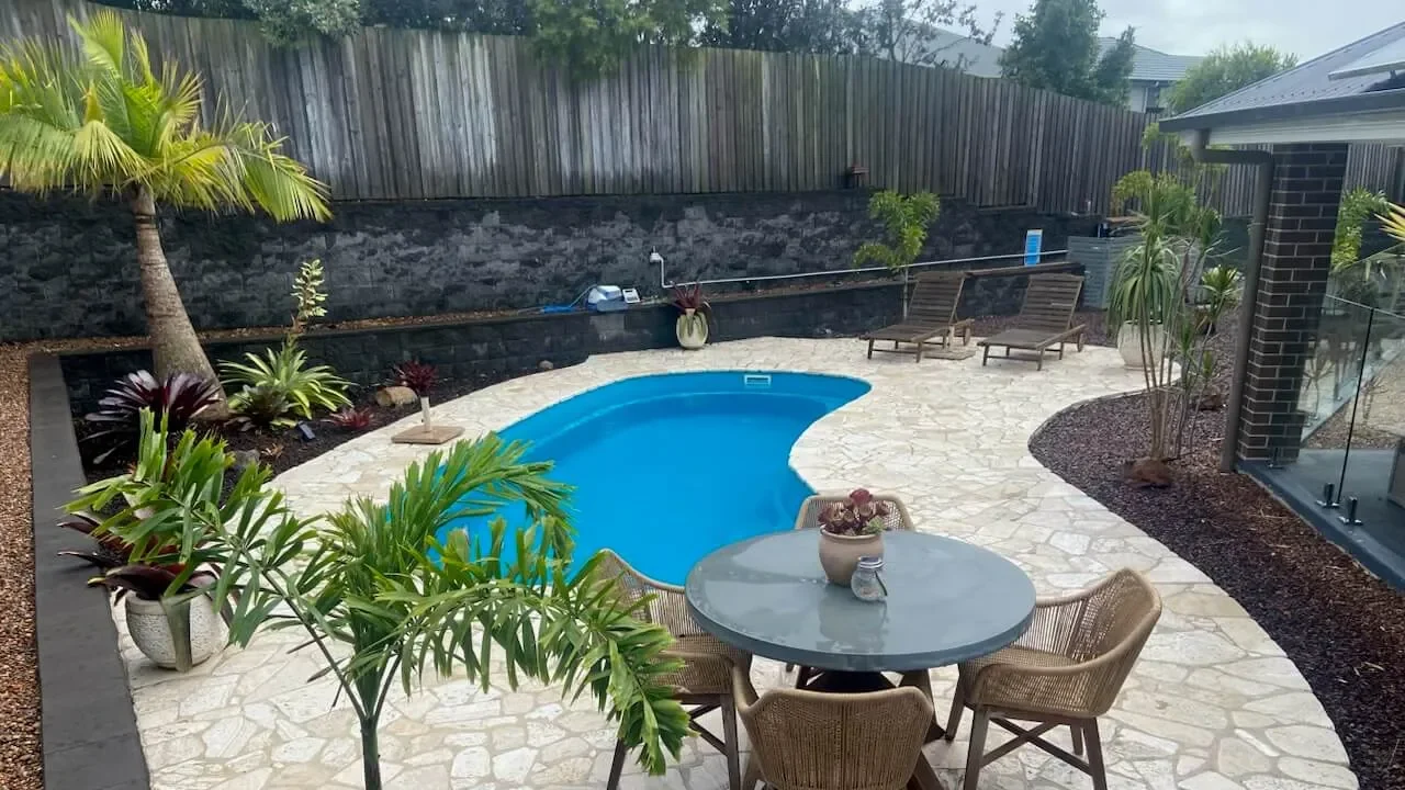IMG LP AU Tuscany 7 Crystal Blue LP Vogue Pools 001 - Thornton