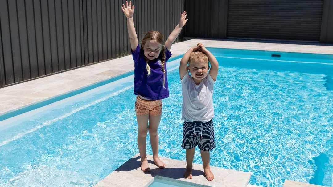 Leisure Pools The Absolute 10.00m Shimmer White GV Unique Pools & Landscaping