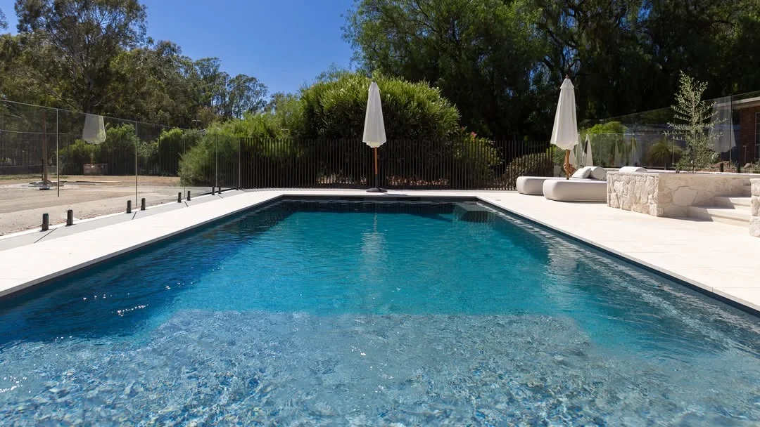 Leisure Pools The Acclaim 10.00m Graphite Grey GV Unique Pools & Landscaping