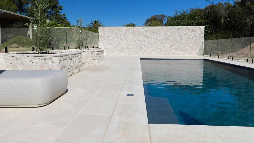 Leisure Pools The Acclaim 10.00m Graphite Grey GV Unique Pools & Landscaping