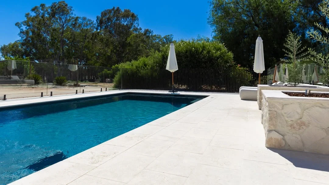Leisure Pools The Acclaim 10.00m Graphite Grey GV Unique Pools & Landscaping