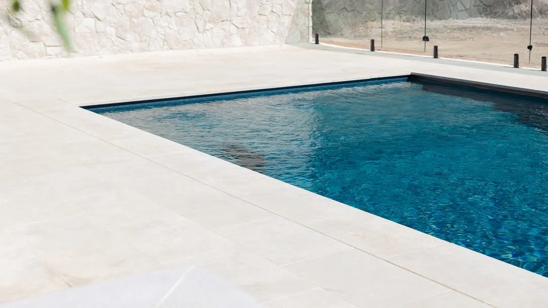 Leisure Pools The Acclaim 10.00m Graphite Grey GV Unique Pools & Landscaping