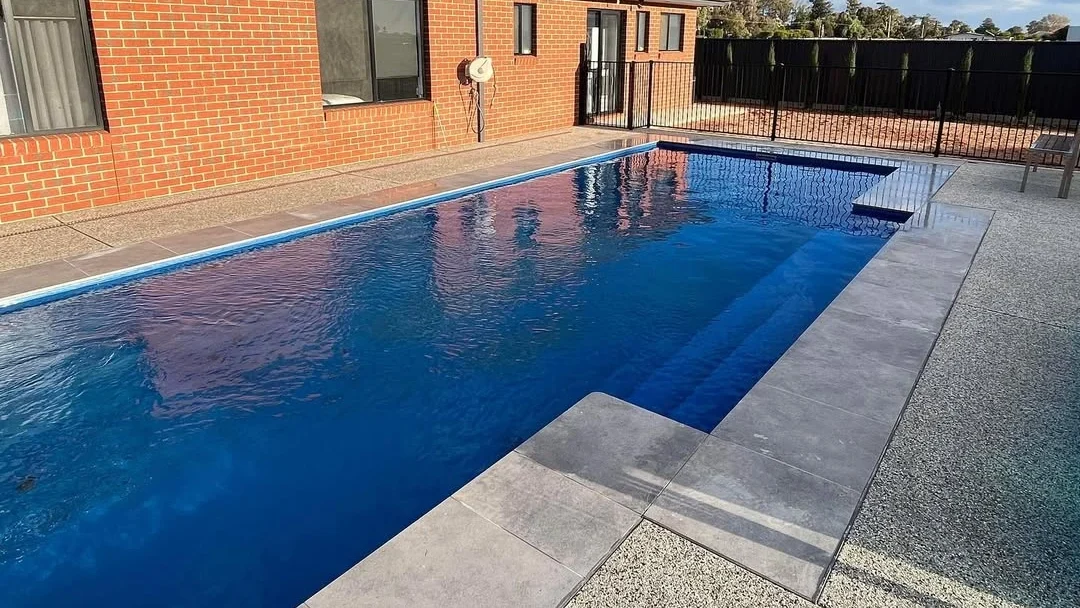 Leisure Pools The Elegance 10.00m Sapphire Blue Mildura Pools