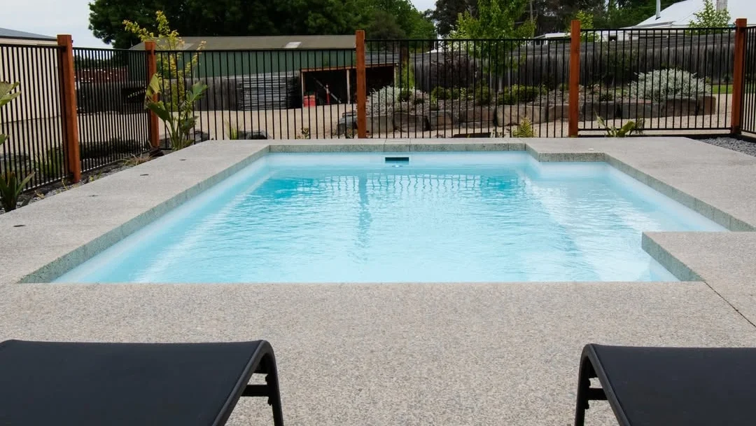 Leisure Pools The Elegance 6.00m Shimmer White LP Melbourne Central