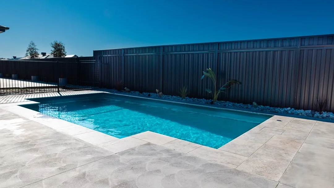 Leisure Pools The Elegance 7.00m Aquamarine GV Unique Pools & Landscaping