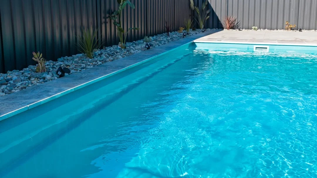 Leisure Pools The Elegance 7.00m Aquamarine GV Unique Pools & Landscaping