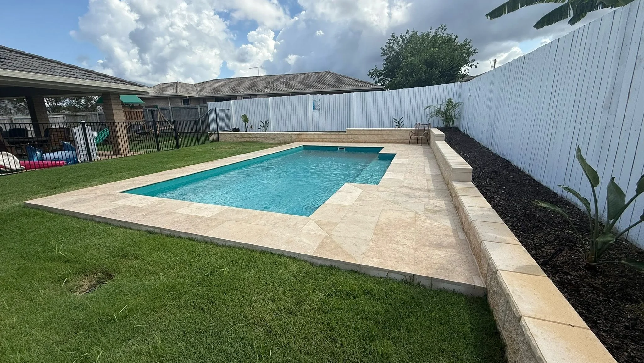 Leisure Pools The Elegance 8.00m Aquamarine Leisure Pools Gladstone