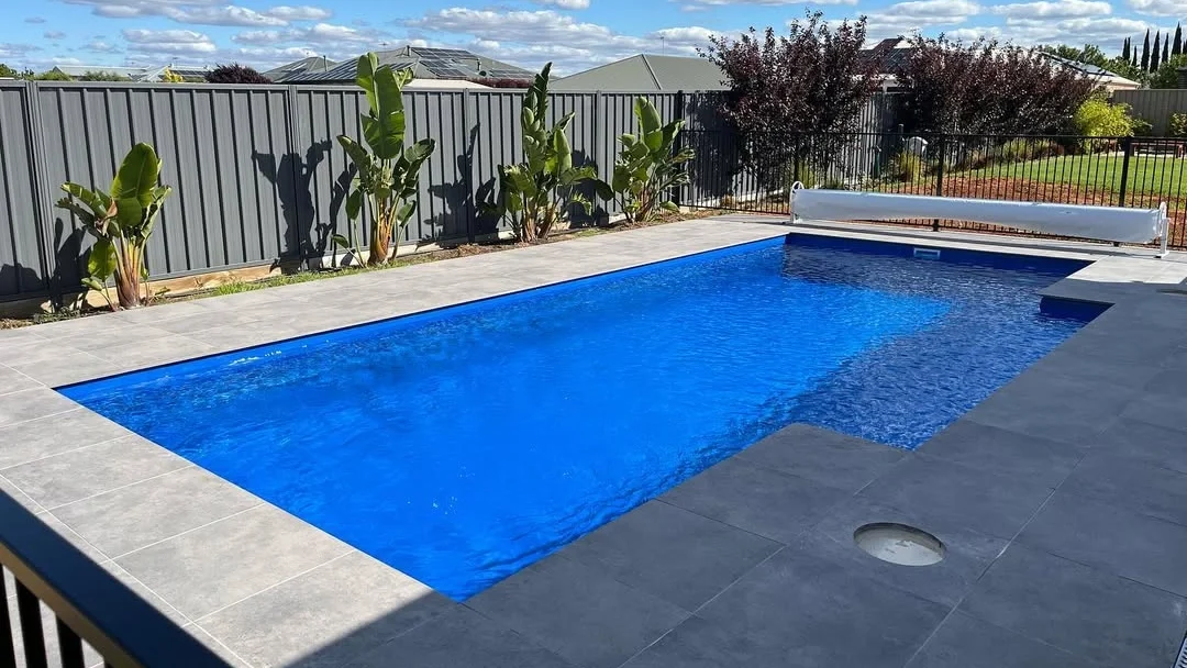 Leisure Pools The Elegance 9.00m Sapphire Blue Mildura Pools