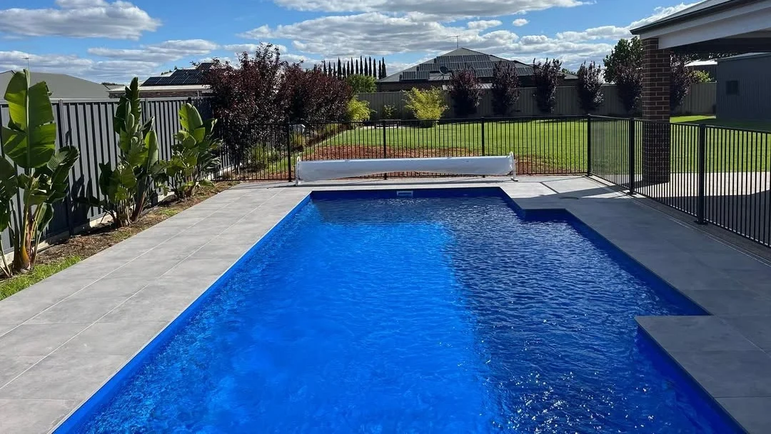 Leisure Pools The Elegance 9.00m Sapphire Blue Mildura Pools