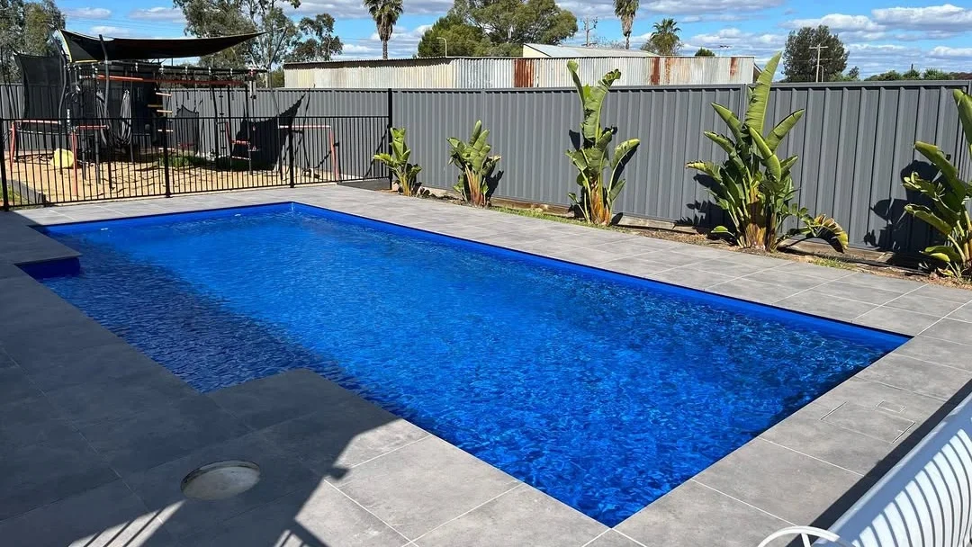 Leisure Pools The Elegance 9.00m Sapphire Blue Mildura Pools