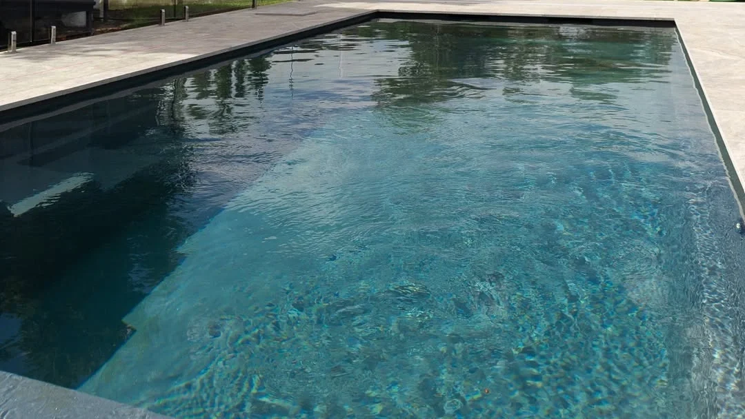Leisure Pools The Elite 9.00m Graphite Grey GV Unique Pools & Landscaping