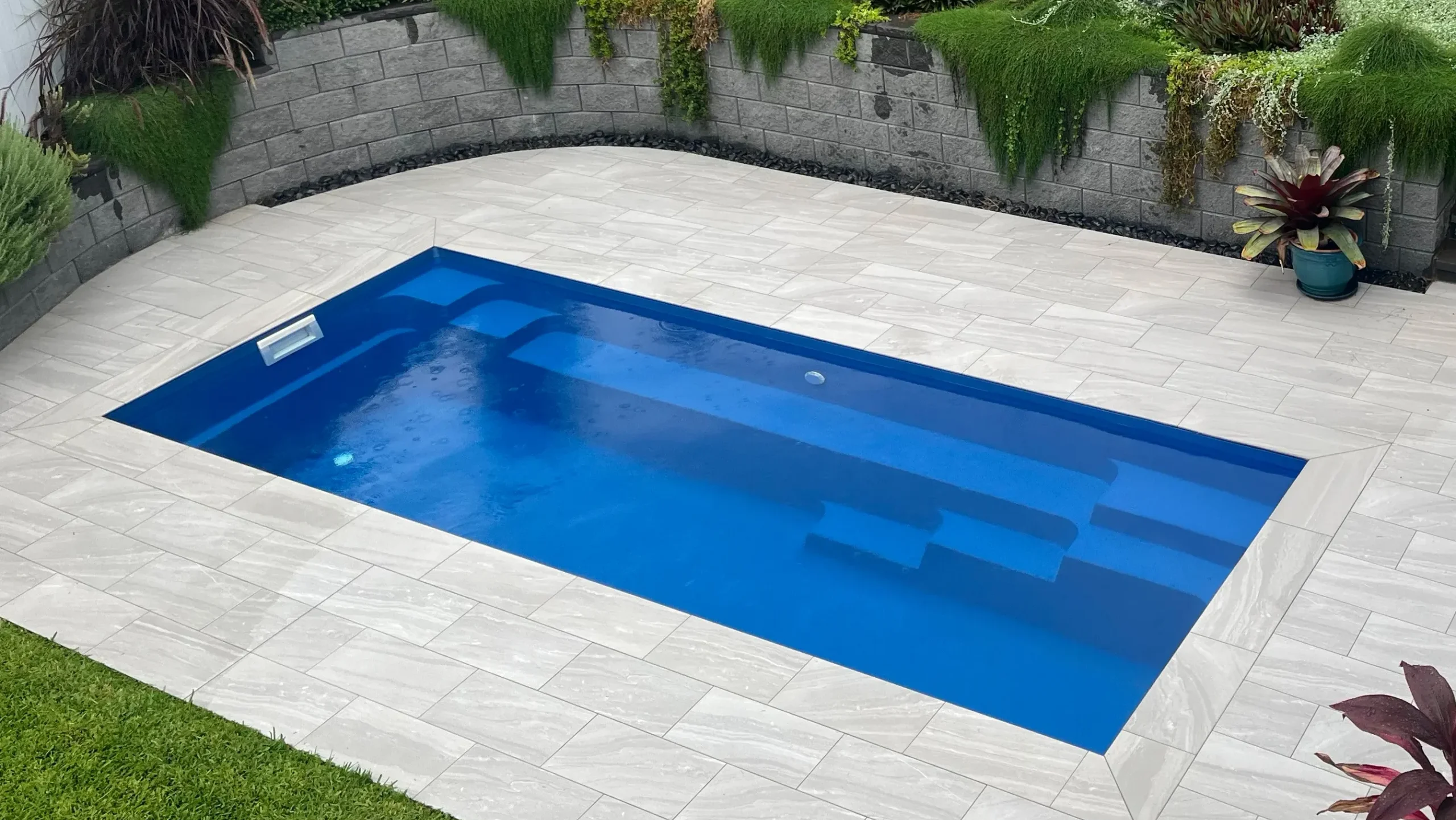 IMG LP AU Esprit 5 Sapphire Blue LP Yeppoon – Emu Park, QLD Narrow Pool - The Esprit