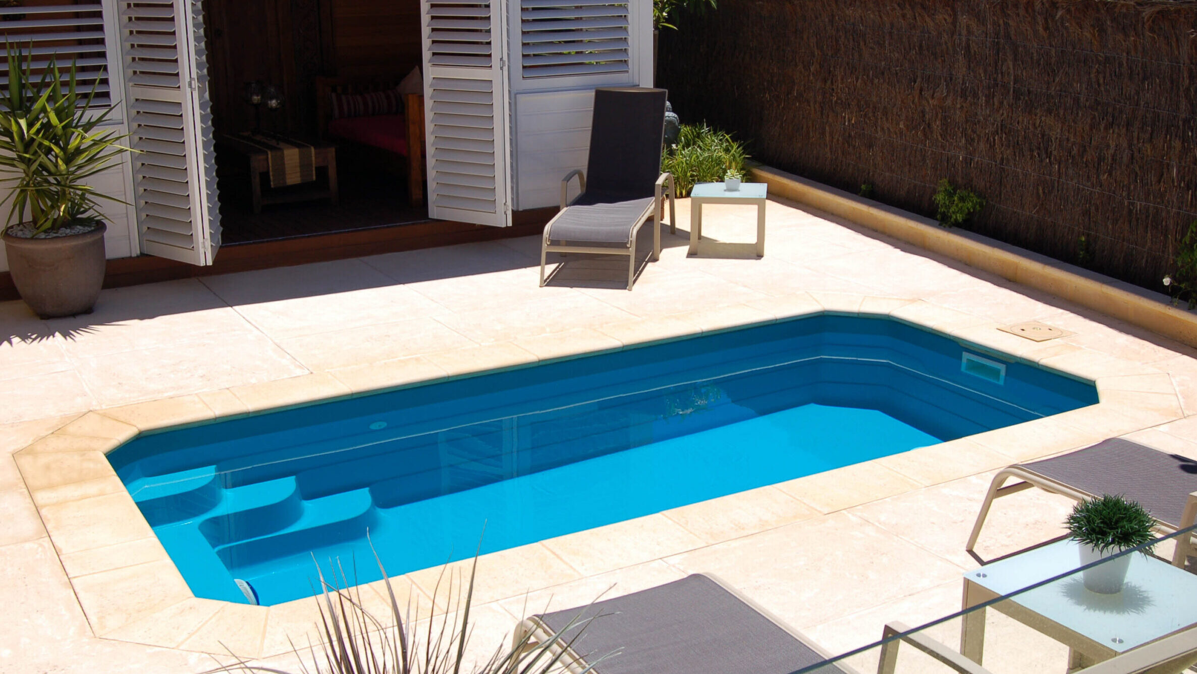 X PHOTO LP AU Olympus 9 Crystal Blue Perth 004 Narrow Pool - The Olympus